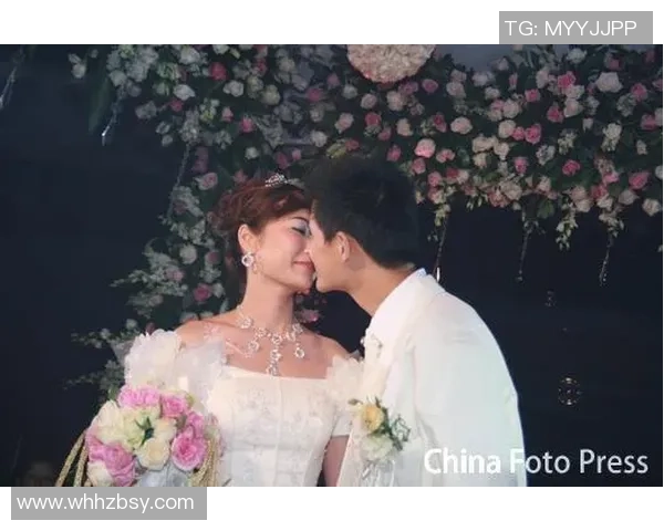 足球明星与爱妻甜蜜接吻视频曝光引发网友热议与祝福